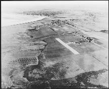 Vue aérienne de l'aéroport de Léger's Corner; Arnold Cormier
