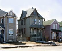 Contextual view, from the northeast, of the Penrose House, Winnipeg, 2006; Historic Resources Branch, Manitoba Culture, Heritage and Tourism, 2006