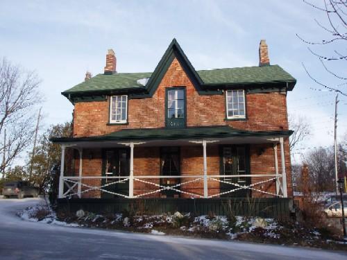 Oakland Hall Inn