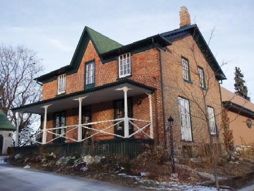 Oakland Hall Inn