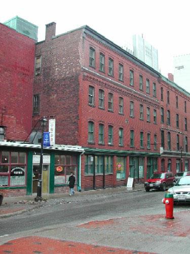 Contextual view of the building