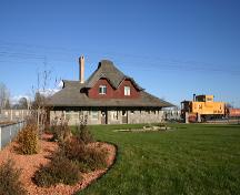 Vue d'ensemble de la façade principale - du sud de la gare du Canadien Pacifique de Virden, Virden, 2005; Historic Resources Branch, Manitoba Culture, Heritage and Tourism 2005