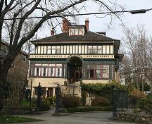 Exterior view of Beaconsfield Inn; City of Victoria, 2007