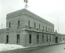 General view of the VIA Rail Station, showing a façade, 1990.; Agence Parcs Canada / Parks Canada Agency, R. Goodspeed, 1990.