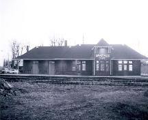 General view of the VIA Rail/Canadian National Railways Station, showing a façade, 1993.; Heritage Research Associates Inc., Nancy Fairbairn, 1992.