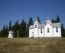Vue d'ensemble - du sud de l'église catholique ukrainienne Assumption of the Blessed Virgin Mary, région d'Oakburn, 2006; Historic Resources Branch, Manitoba Culture, Heritage and Tourism, 2006