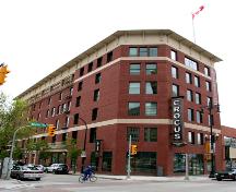 Façades principales - du sud-est du magasin Ashdown, Winnipeg, 2006; Historic Resources Branch, Manitoba Culture, Heritage, Tourism and Sport, 2006