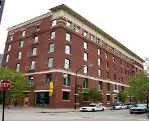 Façades secondaires - du sud-ouest du magasin Ashdown, Winnipeg, 2006; Historic Resources Branch, Manitoba Culture, Heritage, Tourism and Sport, 2006