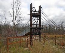 Tour principale (détail) - du nord-ouest du pont suspendu de l'école Senkiw, région de la rivière Roseau, 2006; Historic Resources Branch, Manitoba Culture, Heritage and Tourism, 2006