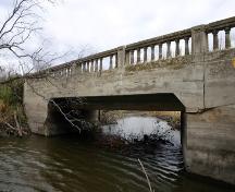 Façade principale - de l'ouest du pont en béton,région de Green Ridge, 2006; Historic Resources Branch, Manitoba Culture, Heritage and Tourism, 2006