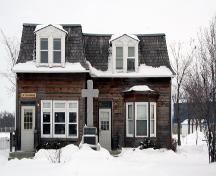 Primary elevation, from the west, of the Pembina Highway House, Winnipeg, 2007; Historic Resources Branch, Manitoba Culture, Heritage and Tourism, 2007