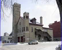 Vue d'ensemble - du nord-ouest de la caserne de pompiers no 1 de Saint-Boniface, Winnipeg, 2007; Historic Resources Branch, Manitoba Culture, Heritage and Tourism, 2007