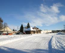 Vue d'ensemble - du sud-ouest de la gare du Canadien Pacifique de Minnedosa, Minnedosa, 2006; Historic Resources Branch, Manitoba Culture, Heritage and Tourism, 2006