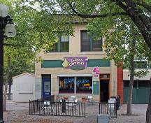 Façade secondaire - de l'ouest (depuis Market Square), du magasin de chaussures Macdonald, Winnipeg, 2007; Historic Resources Branch, Manitoba Culture, Heritage, Tourism and Sport, 2007