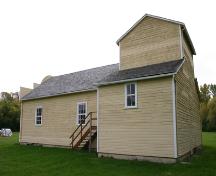 Façades secondaires - du sud-est de la salle communautaire Rhodes, région de Dauphin, 2007; Historic Resources Branch, Manitoba Culture, Heritage, Tourism and Sport, 2007