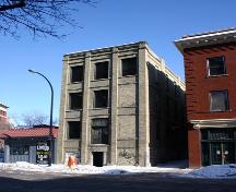 Façade ouest - du sud-ouest de l'édifice Western, Winnipeg, 2006; Historic Resources Branch, Manitoba Culture, Heritage, Tourism and Sport, 2006