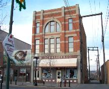 Façade principale du bloc Fraser - du sud, Brandon, 2004.; Historic Resources Branch, Manitoba Culture, Heritage, Tourism and Sport, 2005
