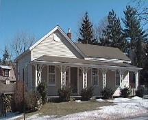 Russell Cottage on St. Patrick Avenue; City of Niagara Falls, date unknown