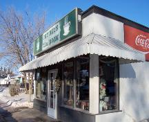 Façade principale de l'épicerie Zink's, Brandon, 2005.; Historic Resources Branch, Manitoba Culture, Heritage, Tourism and Sport, 2005