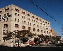 Vue de la façade est de l'entrepôt Ashdown, Winnipeg, 2004; Historic Resources Branch, Manitoba Culture, Heritage, Tourism and Sport, 2005