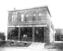 La façade avant de l'édifice du Journal Le Madawaska tel qu'elle était en 1937 au lendemain du déménagement du journal dans son nouveau local.; Boucher, Jean Louis, « Le Madawaska: 70 ans de progression », p. 18