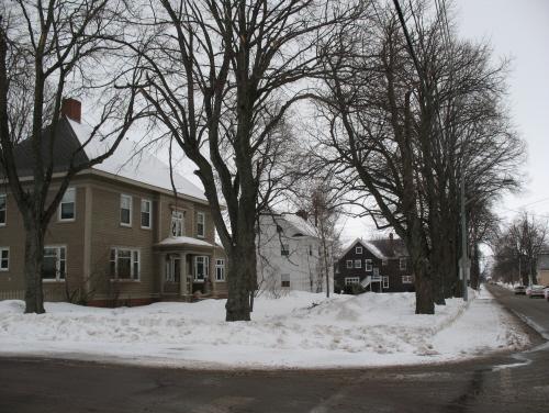 Showing context on streetscape