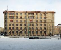Façade sud de l'immeuble Peck, Winnipeg, 2005; Historic Resources Branch, Manitoba Culture, Heritage, Tourism and Sport, 2005