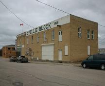 Façades sud et est - du sud-est du magasin Smellie Bros and Co., Russell, 2004; Historic Resources Branch, Manitoba Culture, Heritage, Tourism and Sport, 2005