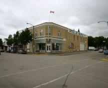 Façades principales - du sud-ouest du magasin Smellie Bros. and Co., Russell, 2004; Historic Resources Branch, Manitoba Culture, Heritage, Tourism and Sport, 2005