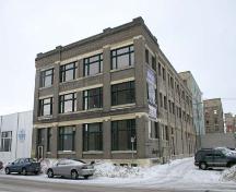 Façades principales - du sud de l'entrepôt de la Scott Fruit Company, Winnipeg, 2005; Historic Resources Branch, Manitoba Culture, Heritage, Tourism and Sport, 2005