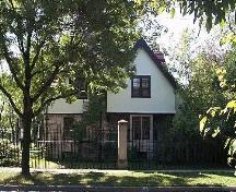 Willistead's 1-1/2 storey gate house located at the
entrance to the estate, which is enclosed by an iron fence with limestone piers, originally served as a gardener's cottage.; City of Windsor Planning Department