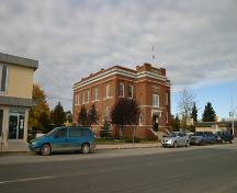 Contextual view, from the east, of the Court House and Community Building, The Pas, 2007; Historic Resources Branch, Manitoba Culture, Heritage, Tourism and Sport, 2007
