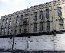 Façade sud de l'immeuble Bathgate, Winnipeg, 2007; Historic Resources Branch, Manitoba Culture, Heritage, Tourism and Sport, 2007