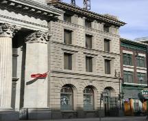 Façade principale - du sud-est de l'édifice de la Banque Royale du Canada, Winnipeg, 2006; Historic Resources Branch, Manitoba Culture, Heritage, Tourism and Sport, 2006