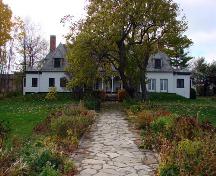 Front (north) elevation of The Stephen Leacock House.; OHT, 2006