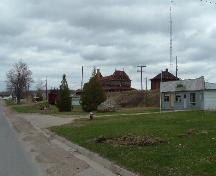 Vue le long de la rue Saunders; McAdam Historical Restoration Committee