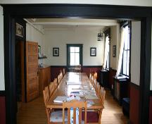 Intérieur - rez-de-chaussée (est), grande pièce orientée vers le nord dans le couvent des Soeurs Grises, St. Francois Xavier, 2005; Historic Resources Branch, Manitoba Culture, Heritage, Tourism and Sport, 2005