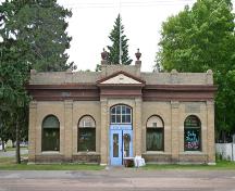 Primary elevation, from the east, of the Portage la Prairie Land Titles Building, Portage la Prairie, 2006; Historic Resources Branch, Manitoba Culture, Heritage, Tourism and Sport, 2006