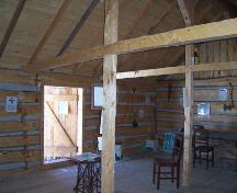 Intérieur d'angle nord-ouest de la maison Satterthwaite, région de McCreary, 2005; Historic Resources Branch, Manitoba Culture, Heritage, Tourism and Sport, 2005