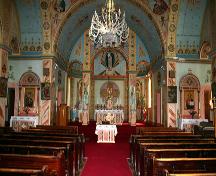 Vue de la nef et du sanctuaire de l'église catholique ukrainienne historique de la Résurrection, Dauphin, 2005; Historic Resources Branch, Manitoba Culture, Heritage, Tourism and Sport, 2005