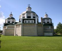 Vue de l'est de l'église catholique ukrainienne historique de la Résurrection, Dauphin, 2005; Historic Resources Branch, Manitoba Culture, Heritage, Tourism and Sport, 2005