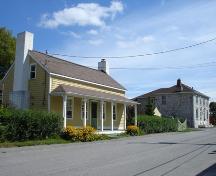 Typical Barriefield: low scale wood frame and limestone houses, built close to the street; RHI 2006