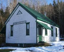 Front elevation including sign, Wentworth Valley Schoolhouse, Wentworth, NS, 2009.; Heritage Division, NS Dept of Tourism, Culture and Heritage, 2009