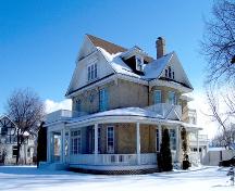 Vue du nord-ouest de la maison McKenzie, Brandon, 2005; Historic Resources Branch, Manitoba Culture, Heritage, Tourism and Sport, 2005