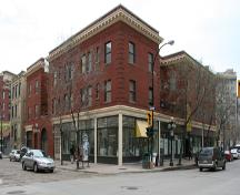 Façades principales - du sud-ouest de l'édifice Albert, Winnipeg, 2007; Historic Resources Branch, Manitoba Culture, Heritage, Tourism and Sport, 2007