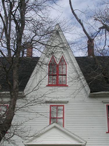 Central Gable