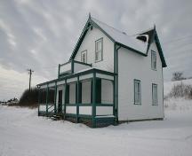 Vue des façades principales - du nord-est de la maison Sprague, Minnedosa, 2005; Historic Resources Branch, Manitoba Culture, Heritage, Tourism and Sport, 2005