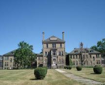 Façade of the Infirmary Building.; Martina Braunstein, 2007.
