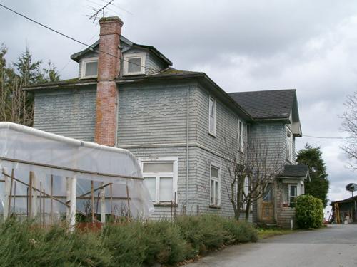 Oblique view from the rear
