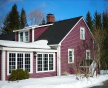 Side elevation, including rear addition, 674 Main Street, Mahone Bay, NS, 2009.; Heritage Division, NS Dept. of Tourism, Culture and Heritage, 2009